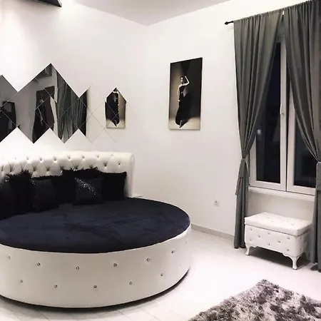 Lux In Downtown Of * Βελιγράδι